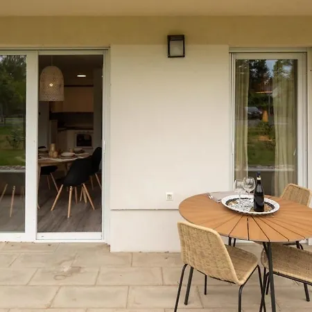 Apartment Kertkapcsolatos Nyaralo Viztol 80 Meterre