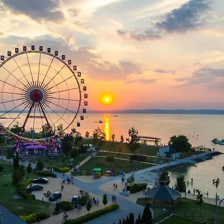 Kertkapcsolatos Nyaralo Viztol 80 Meterre Siófok