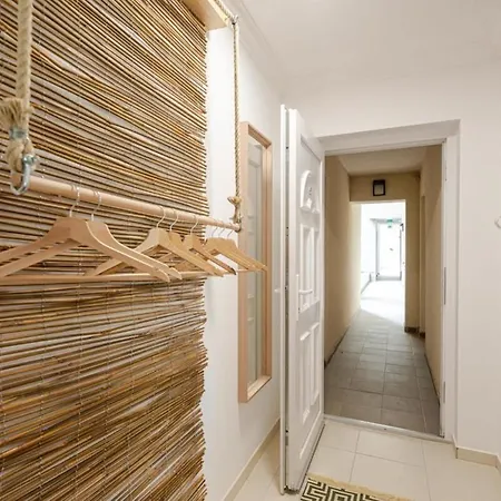 Kertkapcsolatos Nyaralo Viztol 80 Meterre Apartment *