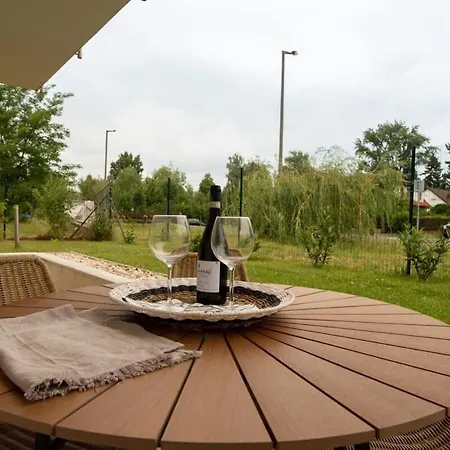 Apartment Kertkapcsolatos Nyaralo Viztol 80 Meterre