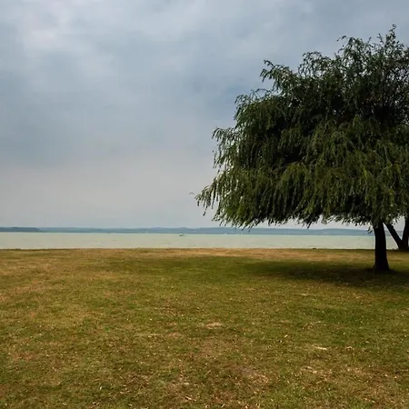 Kertkapcsolatos Nyaralo Viztol 80 Meterre Apartment Siofok