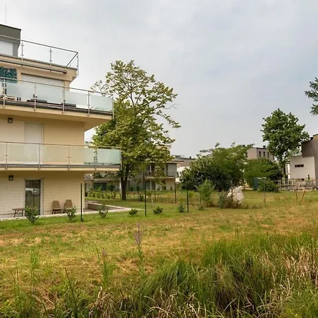 Kertkapcsolatos Nyaralo Viztol 80 Meterre *