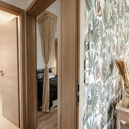Kertkapcsolatos Nyaralo Viztol 80 Meterre Apartment Siófok