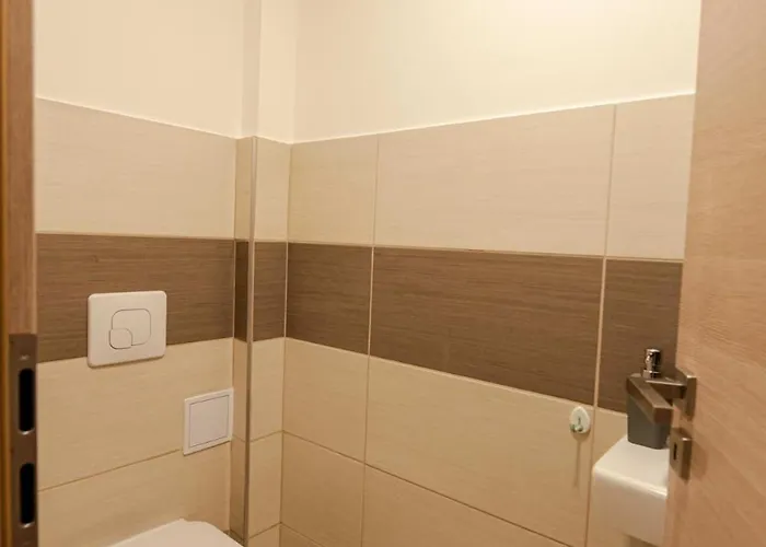 Kertkapcsolatos Nyaralo Viztol 80 Meterre דירה *