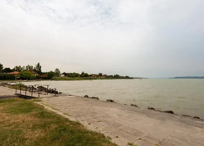 Kertkapcsolatos Nyaralo Viztol 80 Meterre Siofok