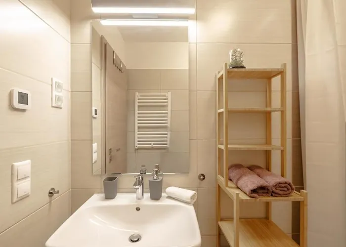 Kertkapcsolatos Nyaralo Viztol 80 Meterre *