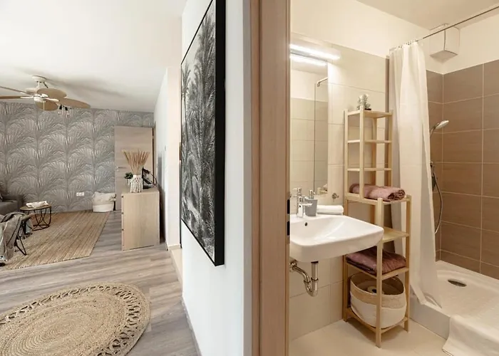 Kertkapcsolatos Nyaralo Viztol 80 Meterre דירה