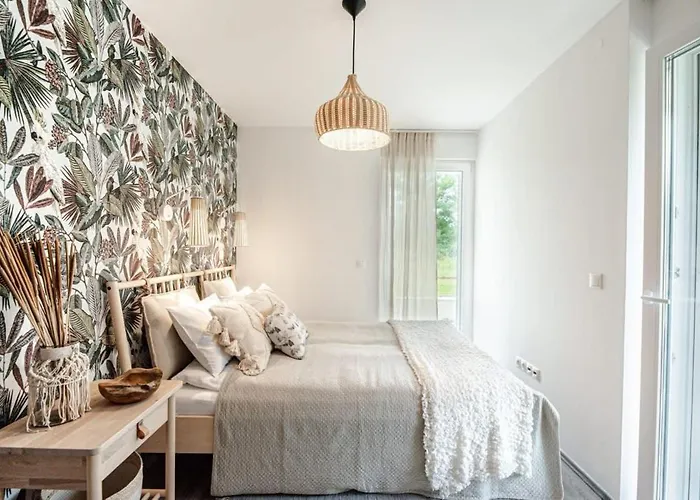 Kertkapcsolatos Nyaralo Viztol 80 Meterre דירה